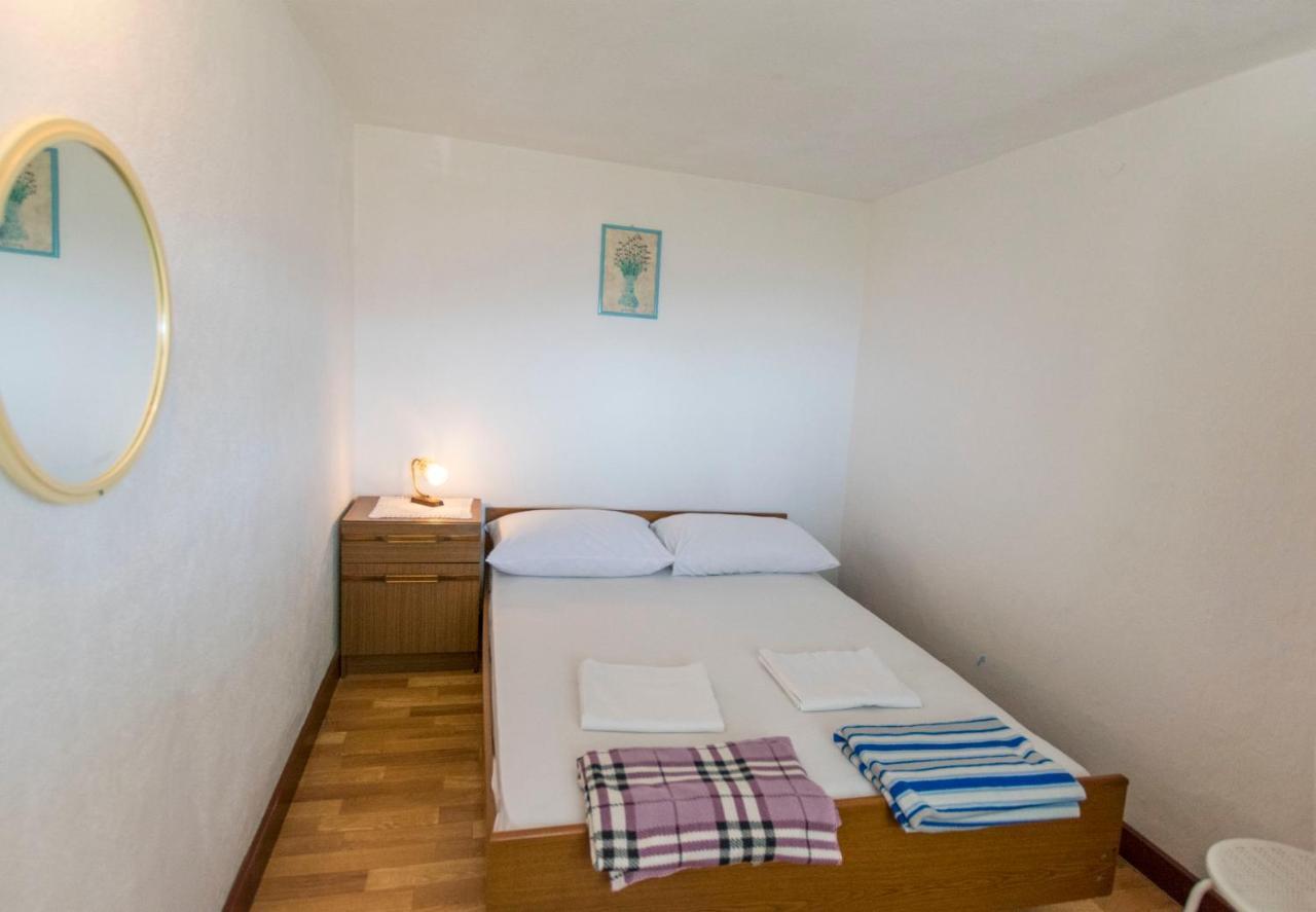 Apartments And Room Milka-Jere Primosten Exterior photo